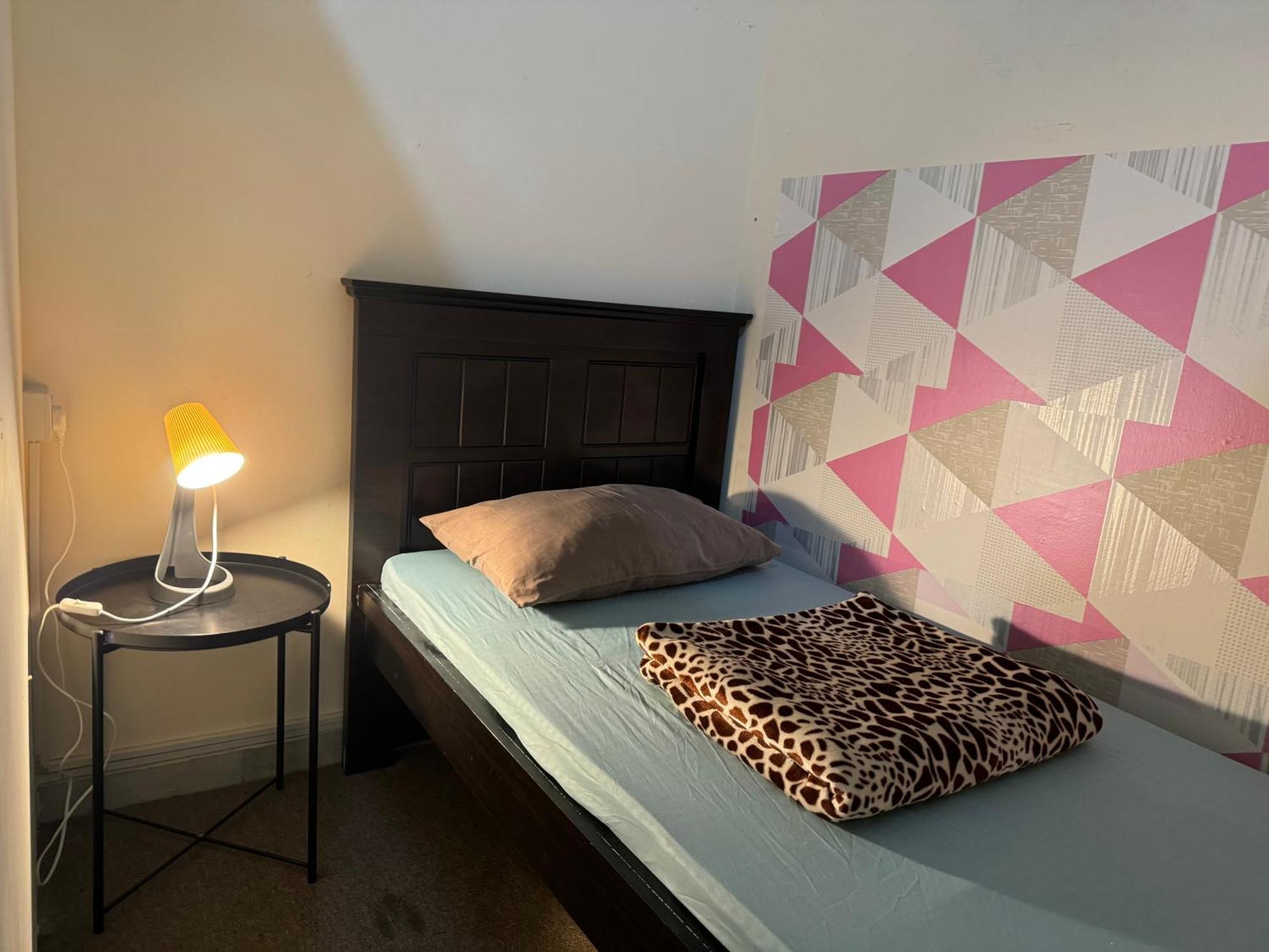 Backpacker'S Bed - No Parking Space Abou Dabi Extérieur photo