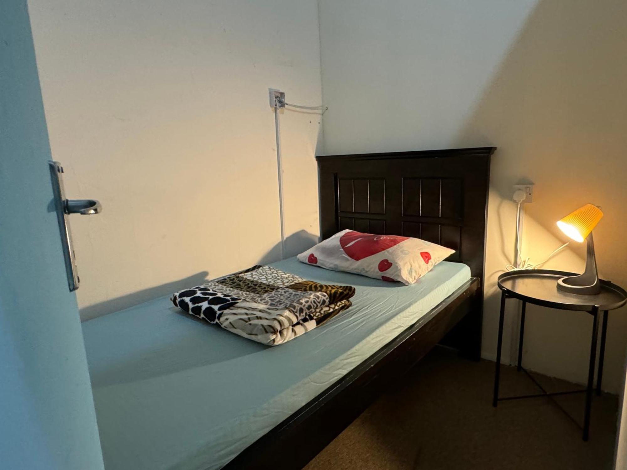 Backpacker'S Bed - No Parking Space Abou Dabi Extérieur photo