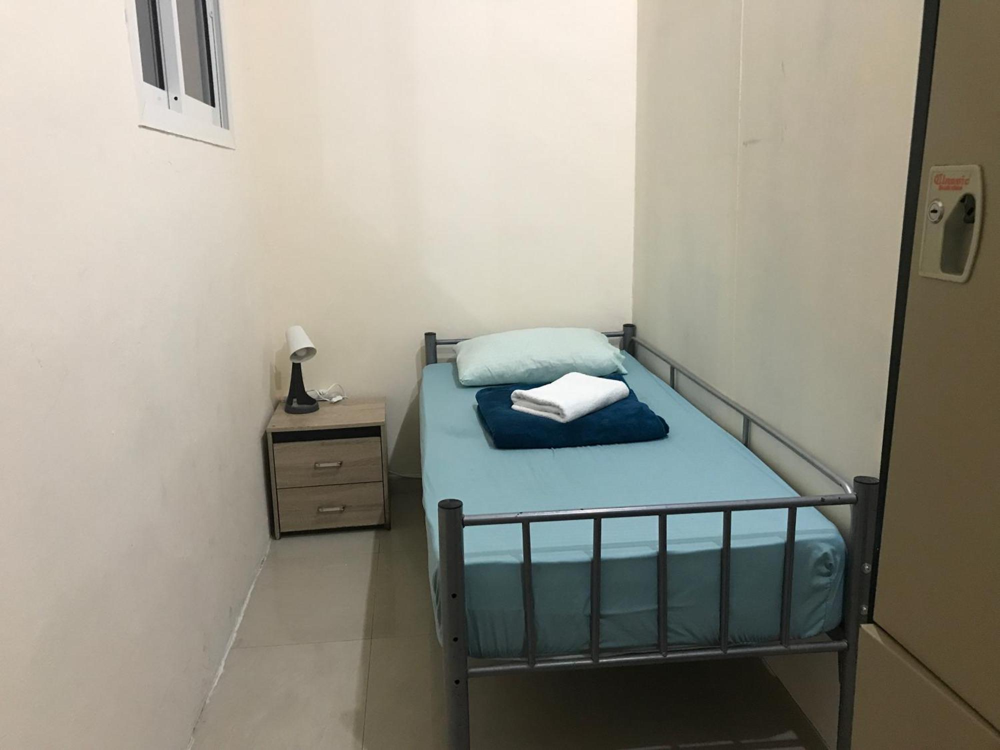 Backpacker'S Bed - No Parking Space Abou Dabi Extérieur photo