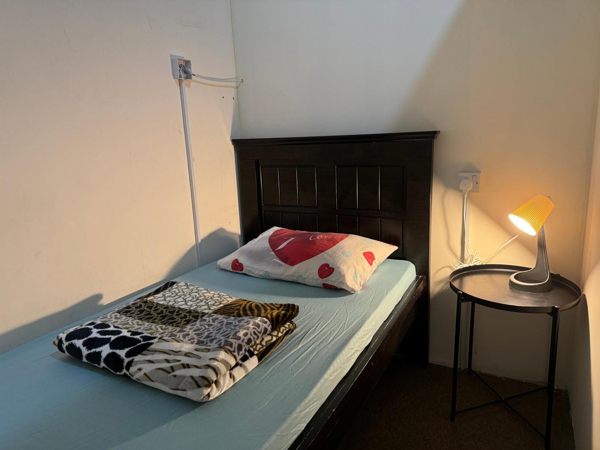 Backpacker'S Bed - No Parking Space Abou Dabi Extérieur photo